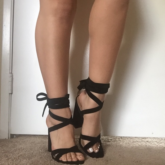 Like new Black lace-up Heels - Picture 5 of 8